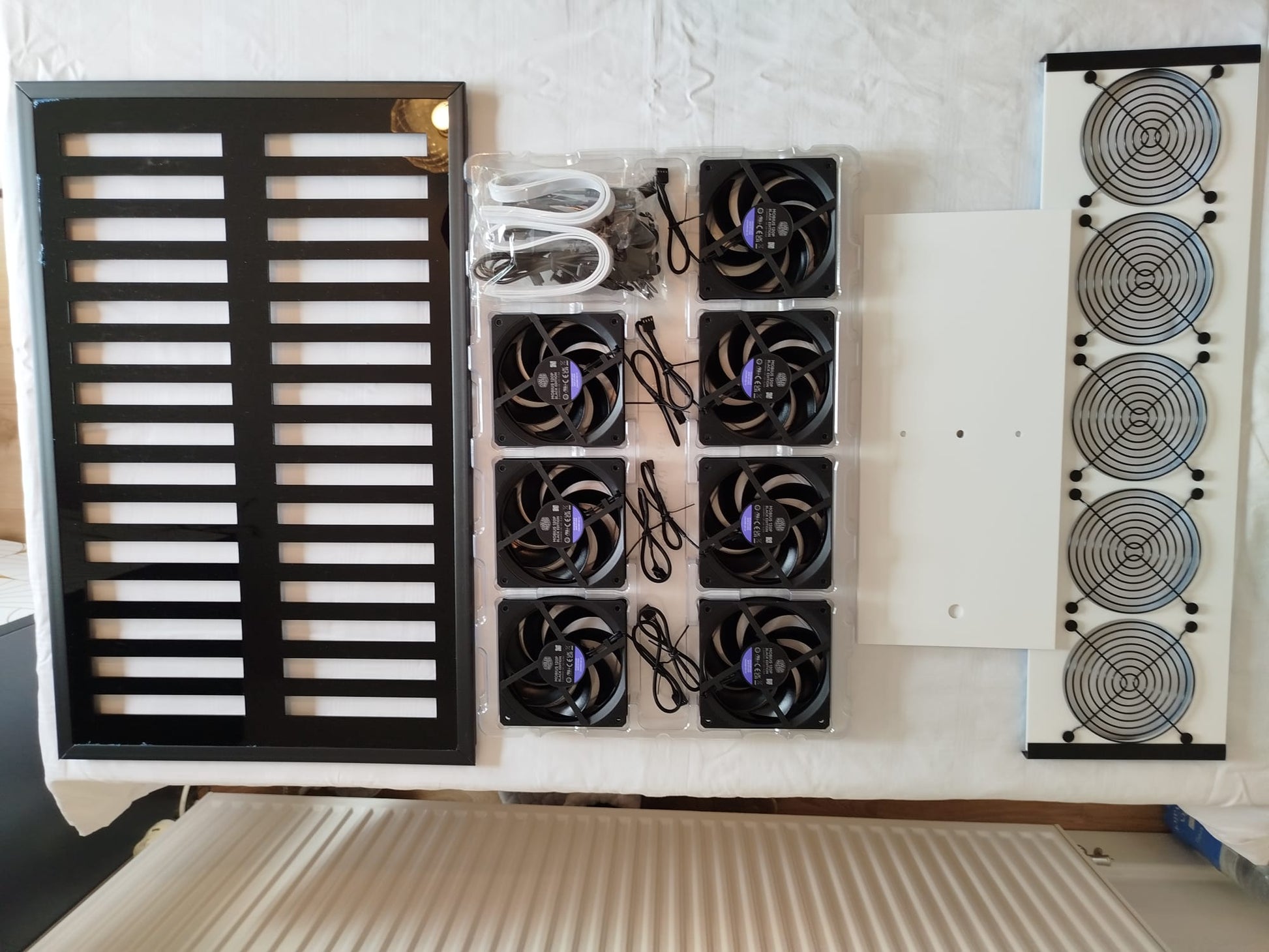 Luggable Standard Acrylic DIY kit — black and white frames with 5-fan panel